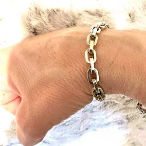 925 Sterling Silver Bracelet 
Heavy Link Style like David Yurman
Length- 7 inch